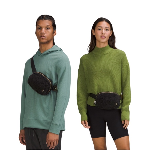 NWT RARE SOLD OUT Everywhere Fleece Belt Bag - Picture 5 of 16